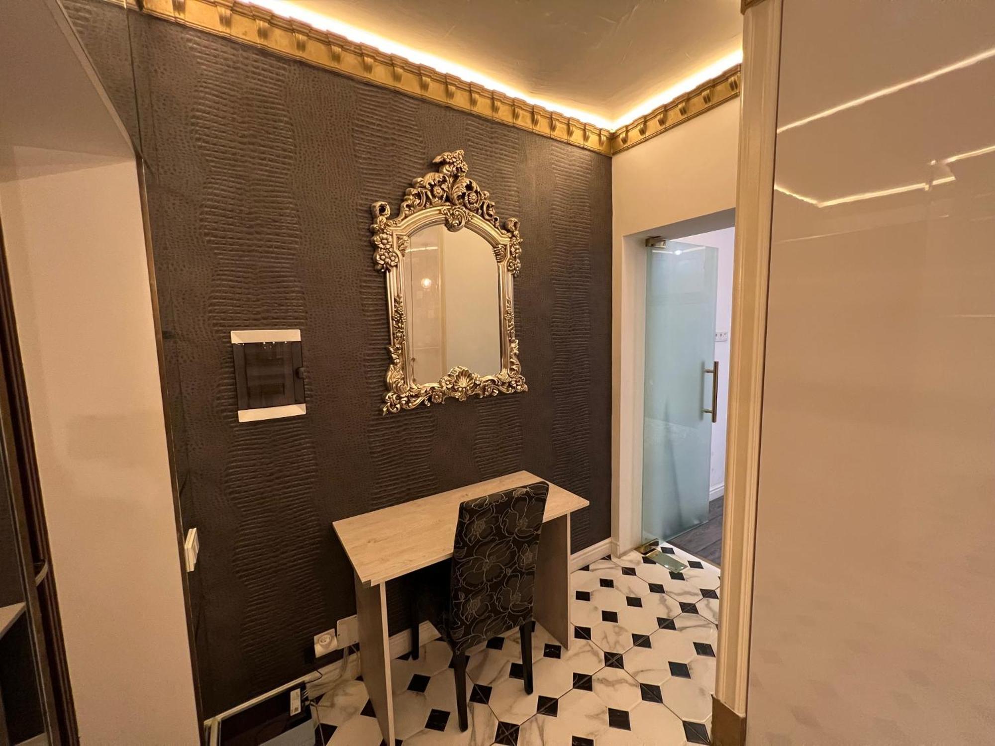 2 Bedrooms Heart Of City Center Chisinau Bagian luar foto