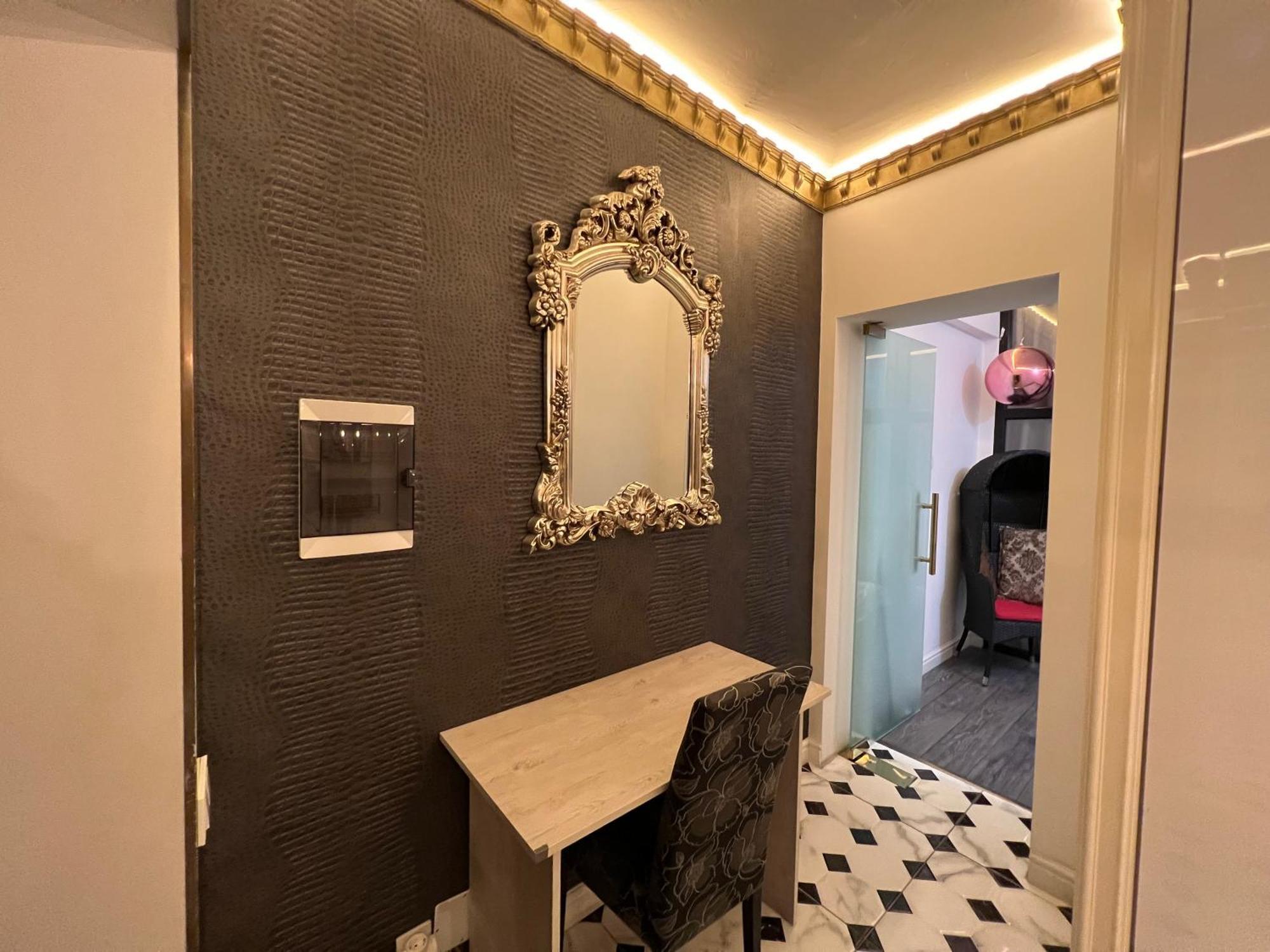 2 Bedrooms Heart Of City Center Chisinau Bagian luar foto